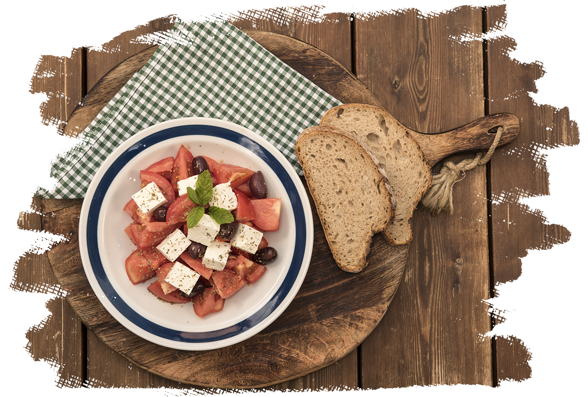piliagno paradosiaki salata me feta kai psomi